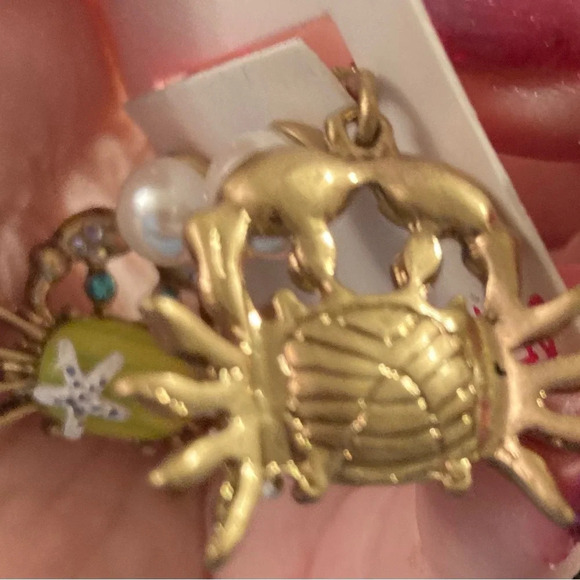 BETSEY JOHNSON Antiqued Gold & Lime Green Crab Dangle Earrings with Crystals NWT - Picture 5 of 5